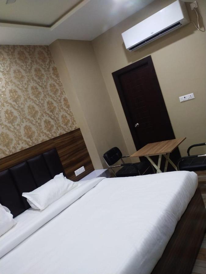 Hotel Citi Star บาแรลลี ภายนอก รูปภาพ